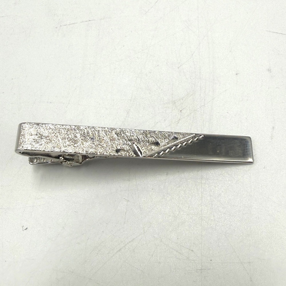 Vintage Anson Silver Tone Textured Bark Pattern Alligator Tie Clip 2 Inch
